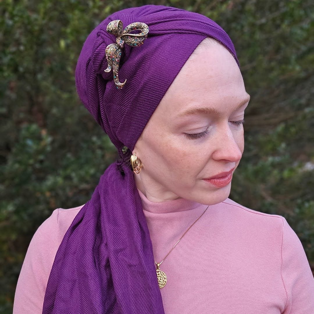 Solid pashmina loveknot pin